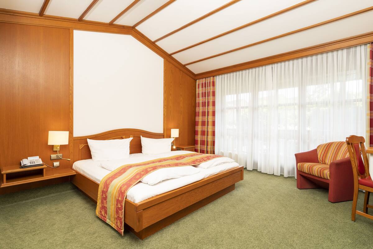 เครื่องนอนป้องกันสารก่อภูมิแพ้, ตู้นิรภัยในห้องพัก, ผ้าม่านกันแสง