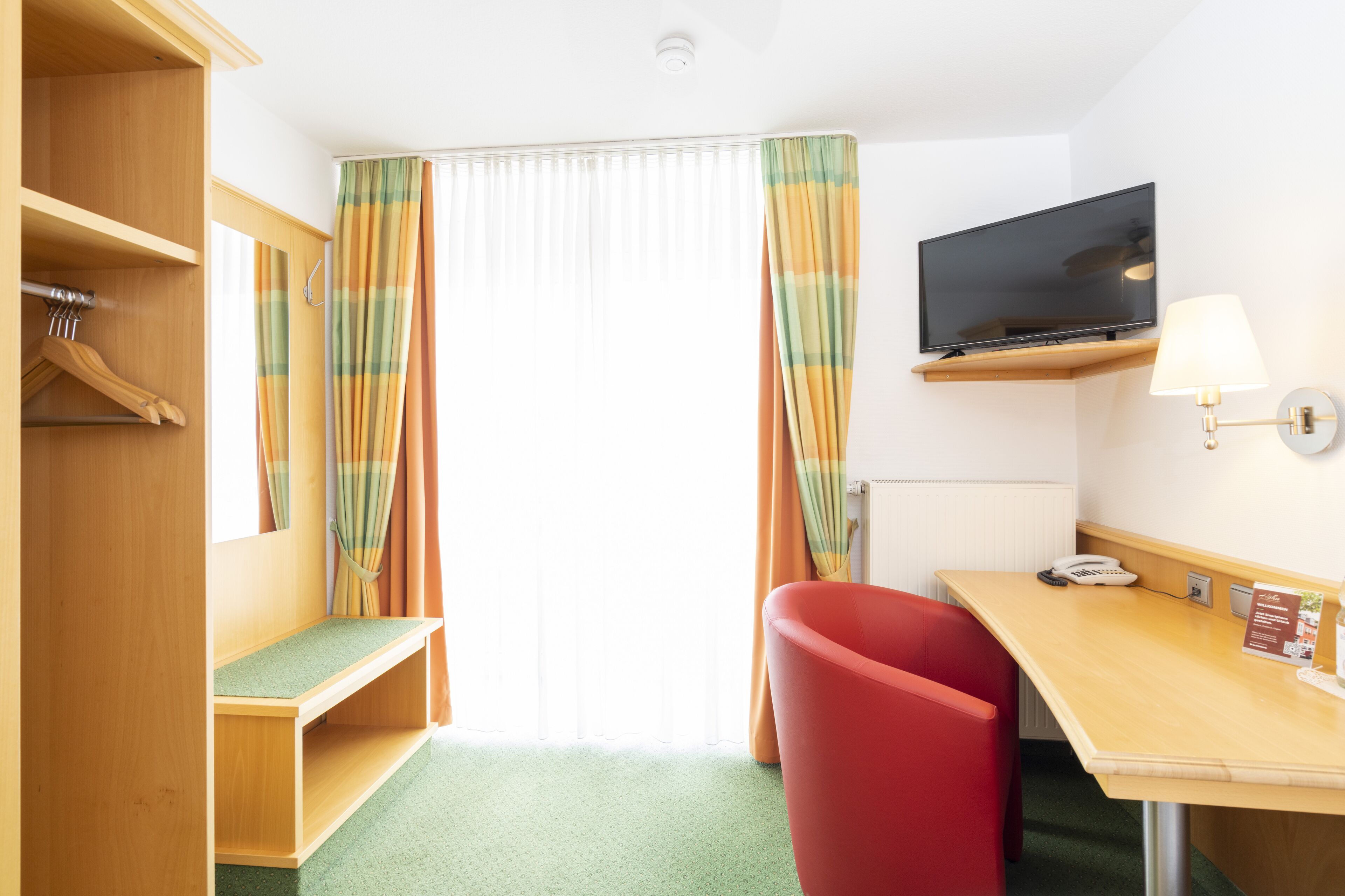 classic single room | hypo-allergenic bedding, in-room safe, desk, blackout curtains