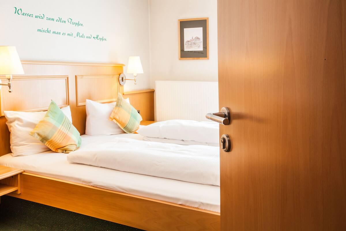 hypo-allergenic bedding, in-room safe, desk, blackout curtains