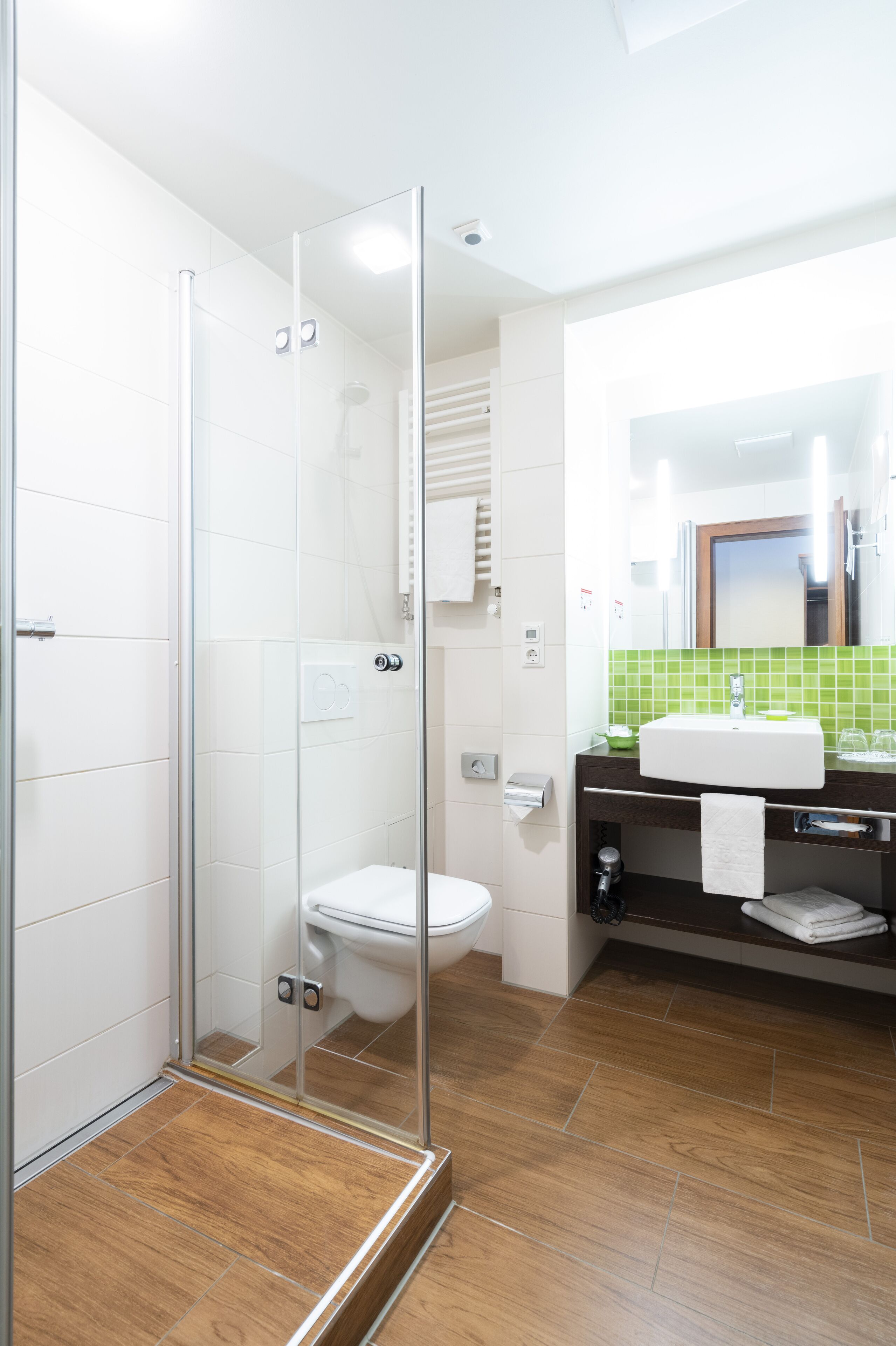 shower, free toiletries, hair dryer, towels