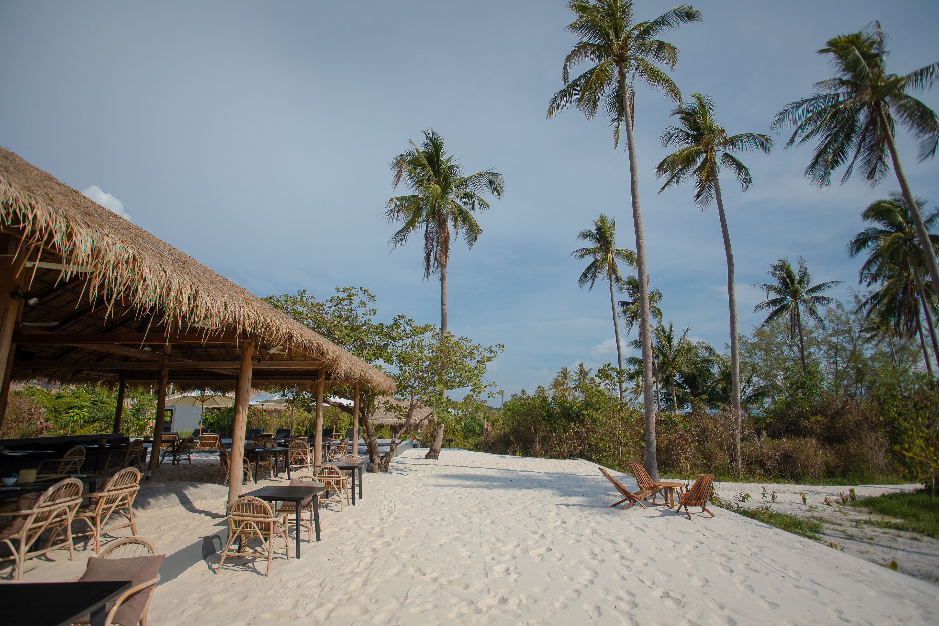 breakfast, lunch, dinner served; local and international cuisine