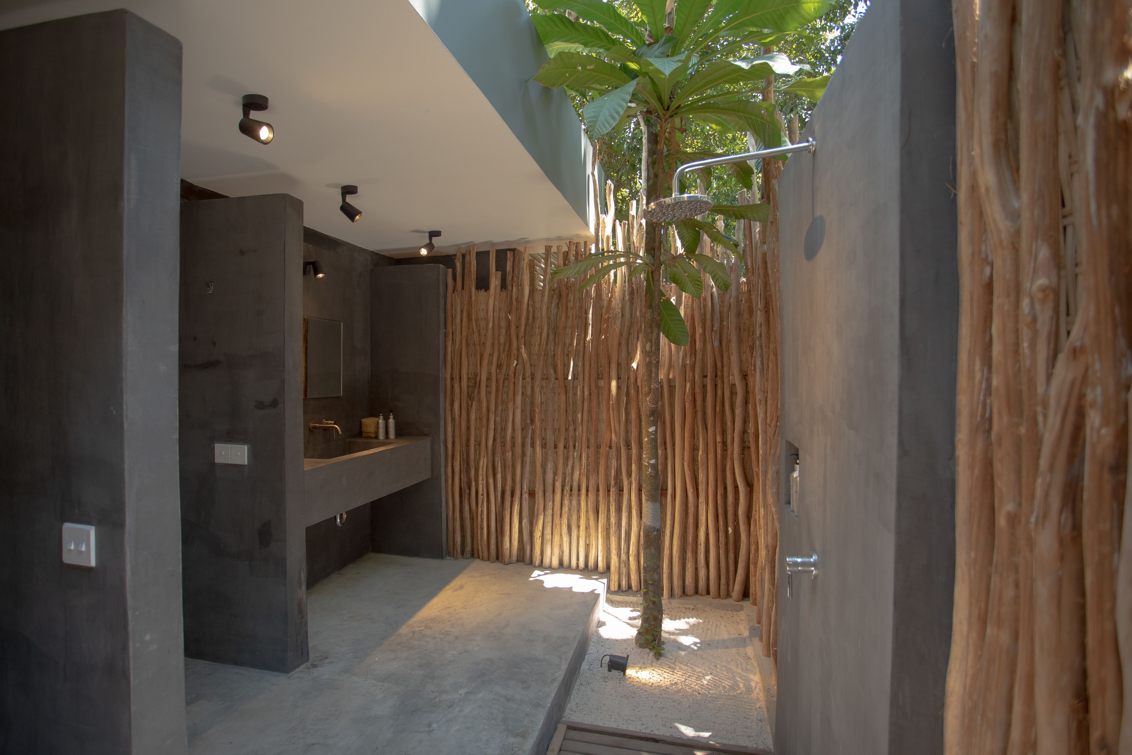 jungle room | bathroom | shower, free toiletries, hair dryer, bathrobes