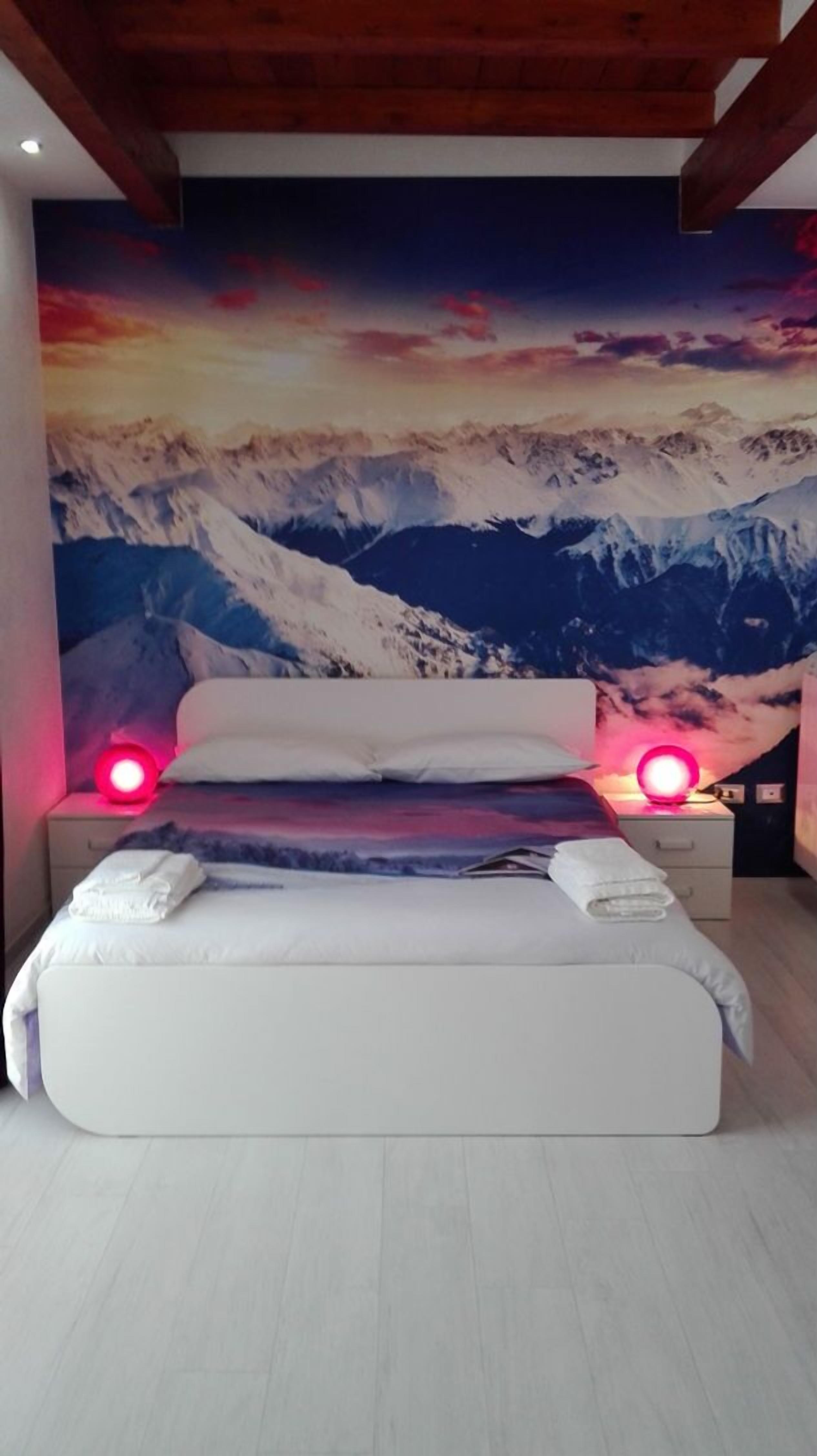 Doppelzimmer, mit Bad, Stadtblick | Hochwertige Bettwaren, Minibar, Zimmersafe, Schreibtisch