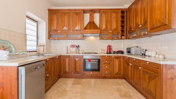 Suite, pemandangan laut | Dapur pribadi | Mesin pembuat kopi/teh dan ketel listrik