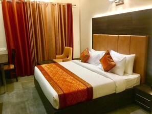 Deluxe Double Room, 1 Double Bed, Non Smoking | Bed sheets - Hotel Abhinav International (Varanasi)