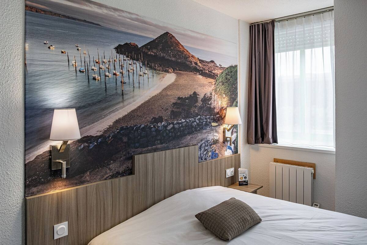 1 bedroom, premium bedding, individually decorated