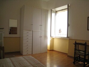 Einzelzimmer, Gemeinschaftsbad | Zimmerausstattung