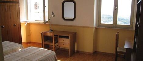 Double Room, Shared Bathroom, Hill View | Room amenity
