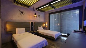 Deluxe Twin Room | Peralatan tempat tidur premium, katil Select Comfort, bar mini