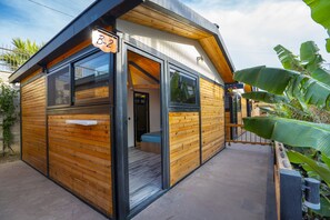 Ropa de cama de alta calidad, colchones Select Comfort y minibar