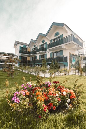 DELUXE BAHÇE MANZARALI | Front of property