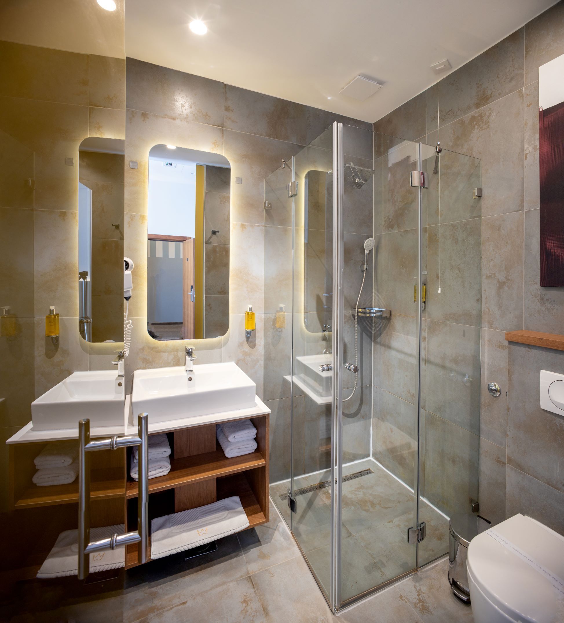 shower, free toiletries, hair dryer, slippers