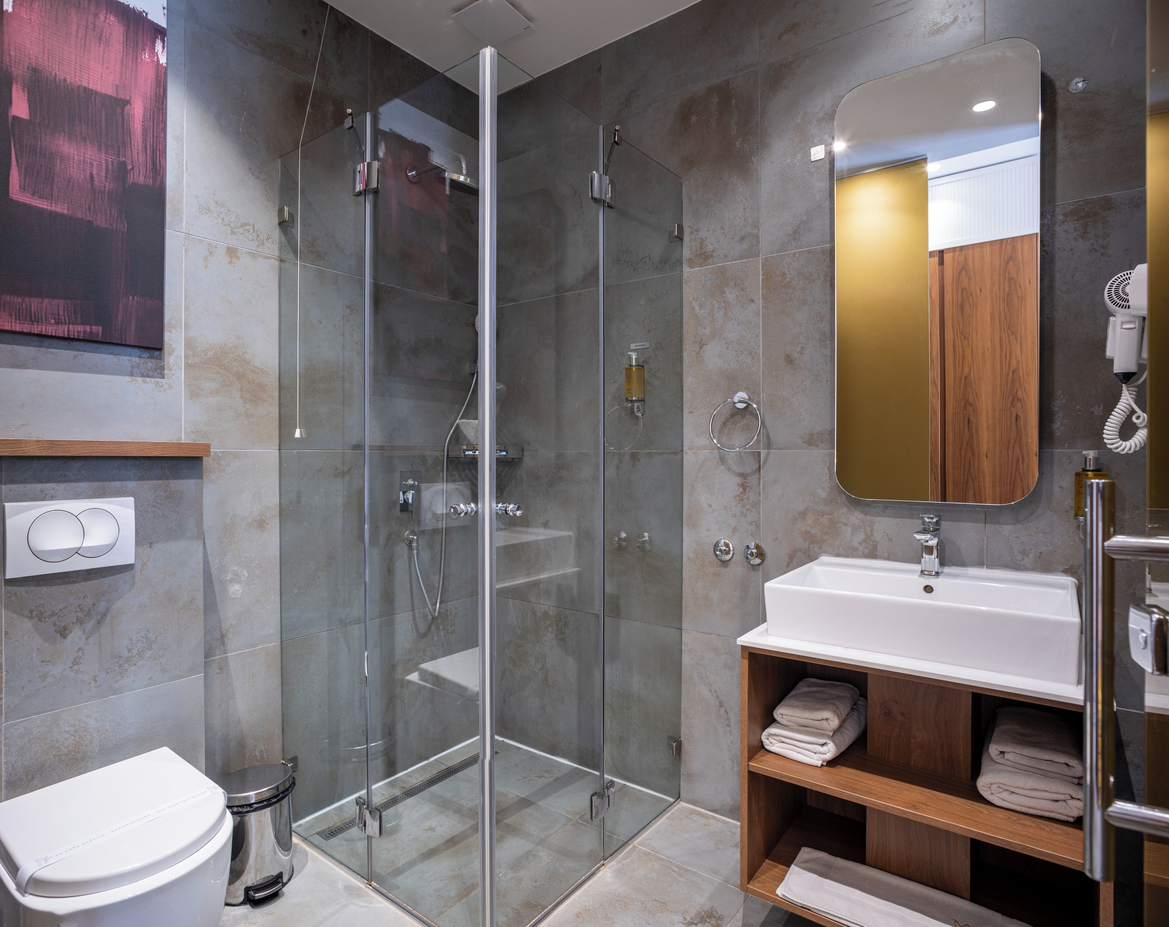 standard double or twin room, non smoking | bathroom | shower, free toiletries, hair dryer, slippers