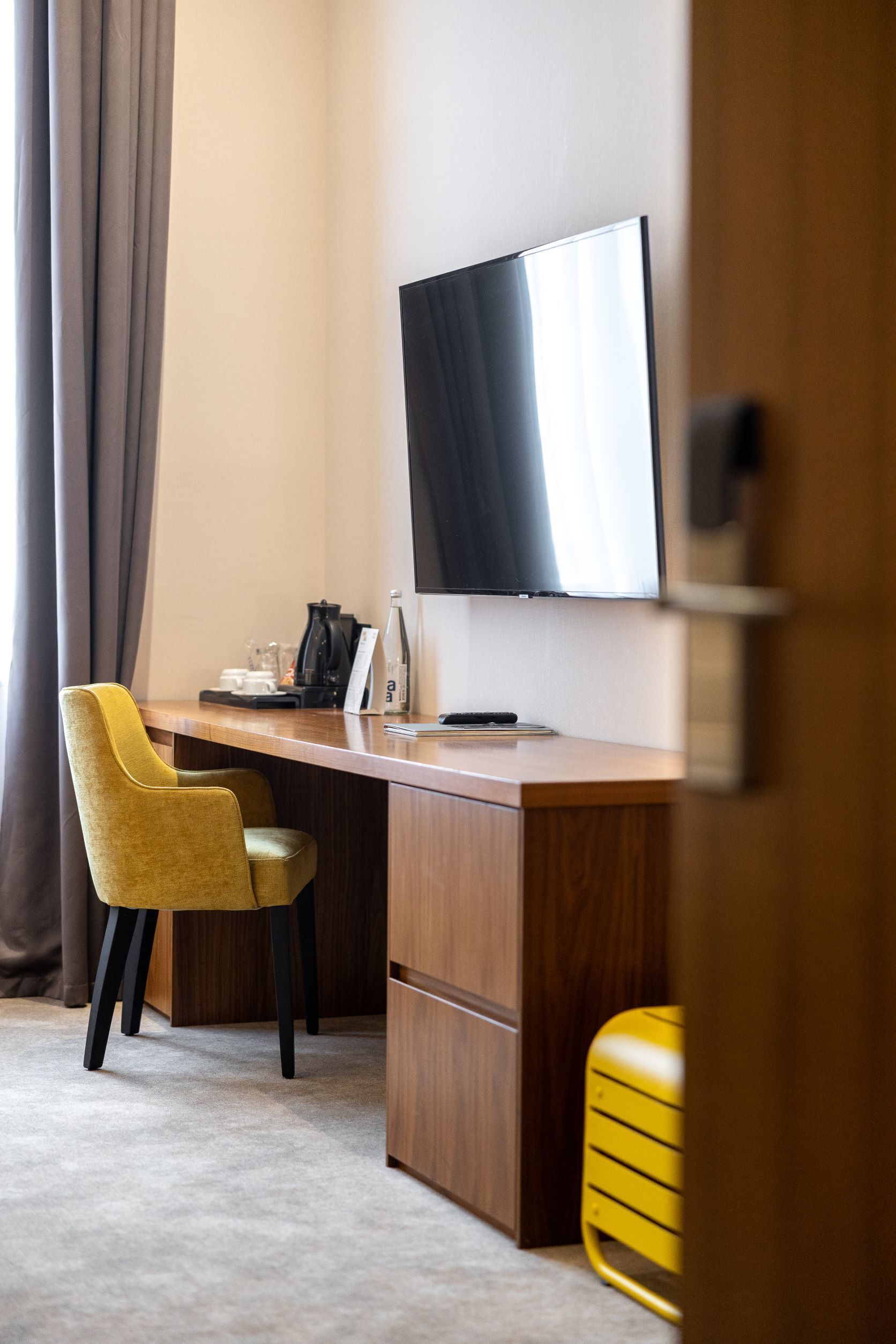 superior double or twin room, non smoking | television