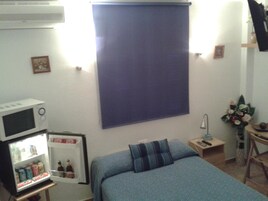 迷你吧、办公桌、遮光窗帘、折叠床/加床（额外收费）