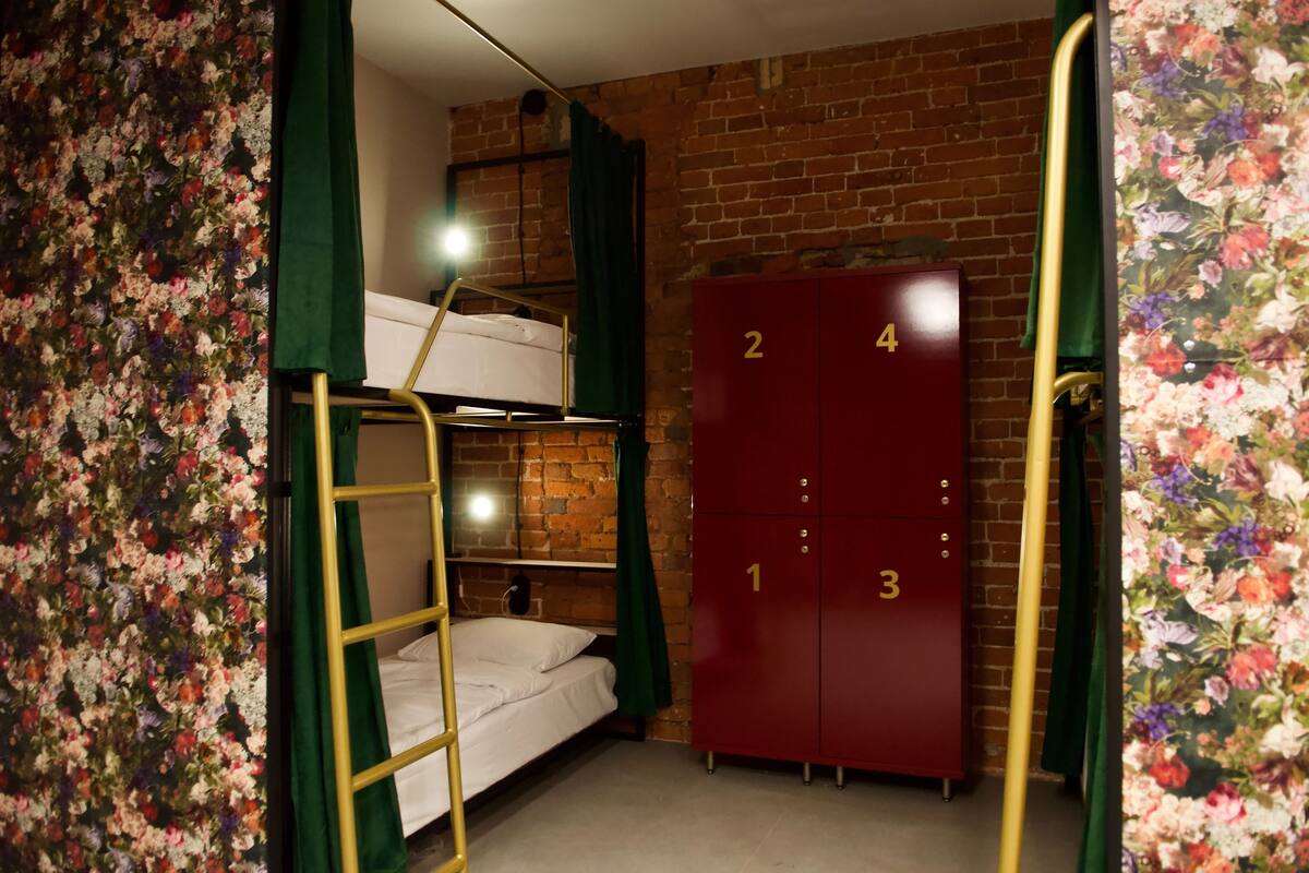Bed in 12-Beds Mixed Dormitory Room
