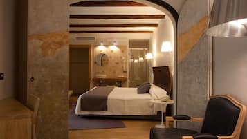 Suite | 1 bedroom, in-room safe, desk, soundproofing