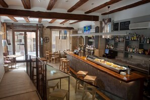 Bar (on property) - Hospederia Chapitel (Estella)