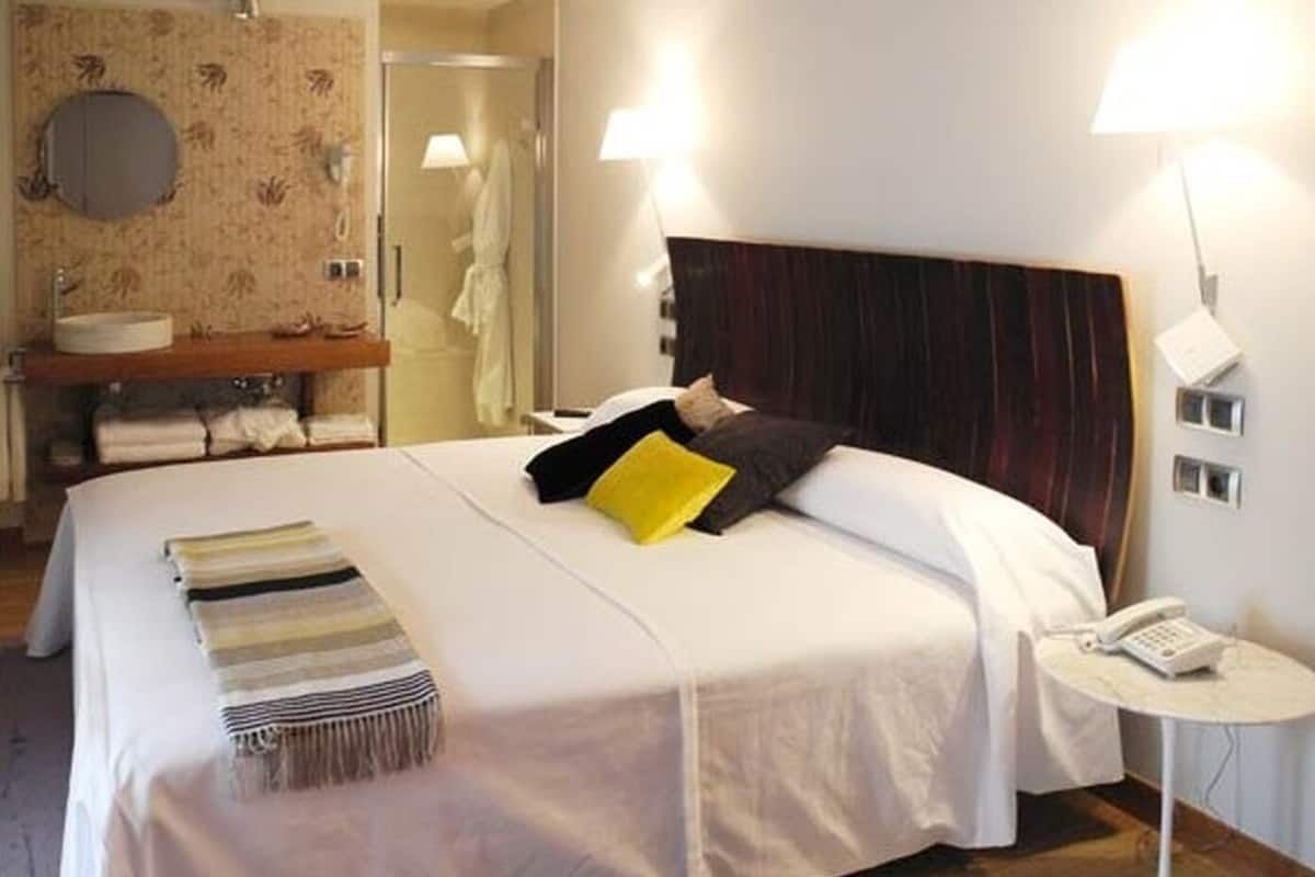 1 bedroom, in-room safe, desk, soundproofing