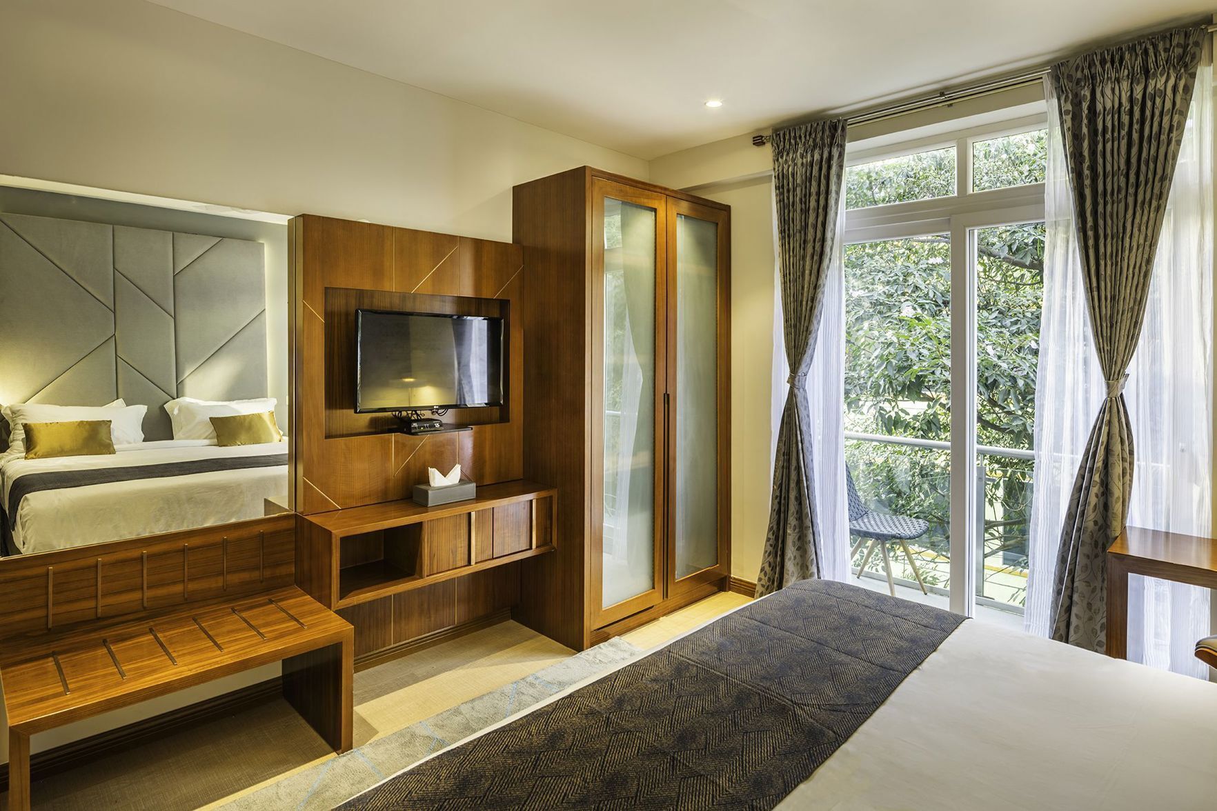 Premium bedding, minibar, in-room safe, desk