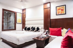 Premium Double Room, 1 King Bed, Non Smoking | Soundproofing, iron/ironing board, free WiFi