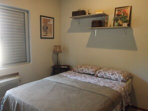 Ropa de cama de alta calidad, cortinas blackout y wifi gratis 