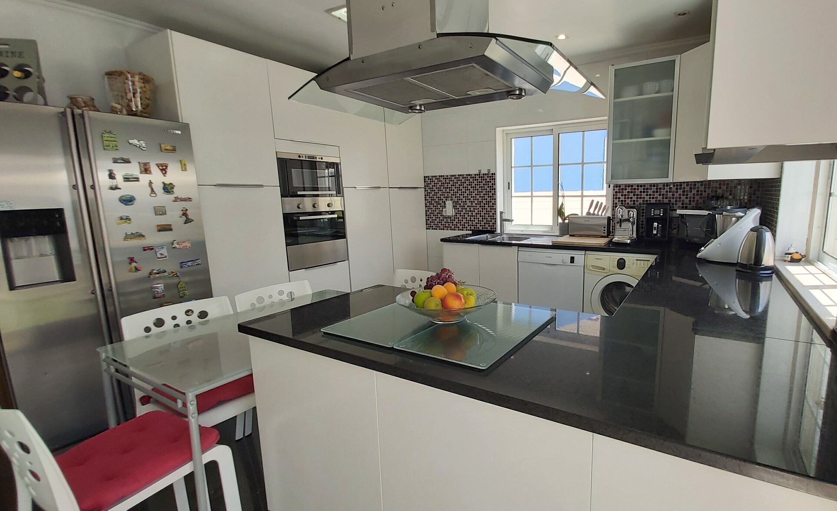 Comfort Room, City View | Private kitchen | Fridge, microwave, oven, stovetop