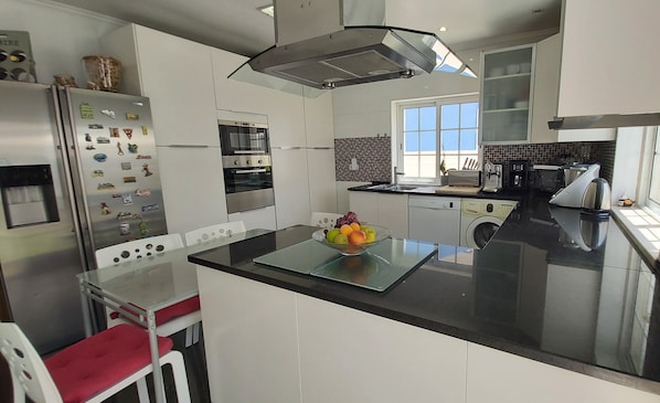 Private kitchen - José & Ester House (Almada)