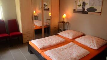 Comfort-Dreibettzimmer | Schreibtisch, Bügeleisen/Bügelbrett, kostenloses WLAN, Bettwäsche