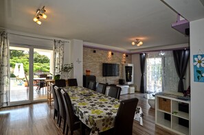 Villa | Spisning på værelset