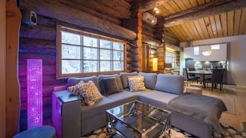 Superior-sviitti, 1 makuuhuone, tupakointi kielletty, poreamme | Oleskelualue | 32âtuumainen taulutelevisio, jossa digitaalikanavat