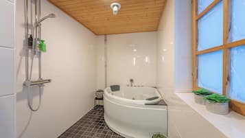 Superior-sviitti, 1 makuuhuone, tupakointi kielletty, poreamme | Yksityinen kuumavesiallas