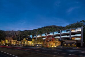 Façade de l’hébergement - soirée/nuit