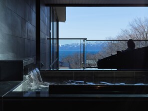 Villa Exécutive (Suite) | Salle de bain | Baignoire et douche séparées, baignoire d'eau douce