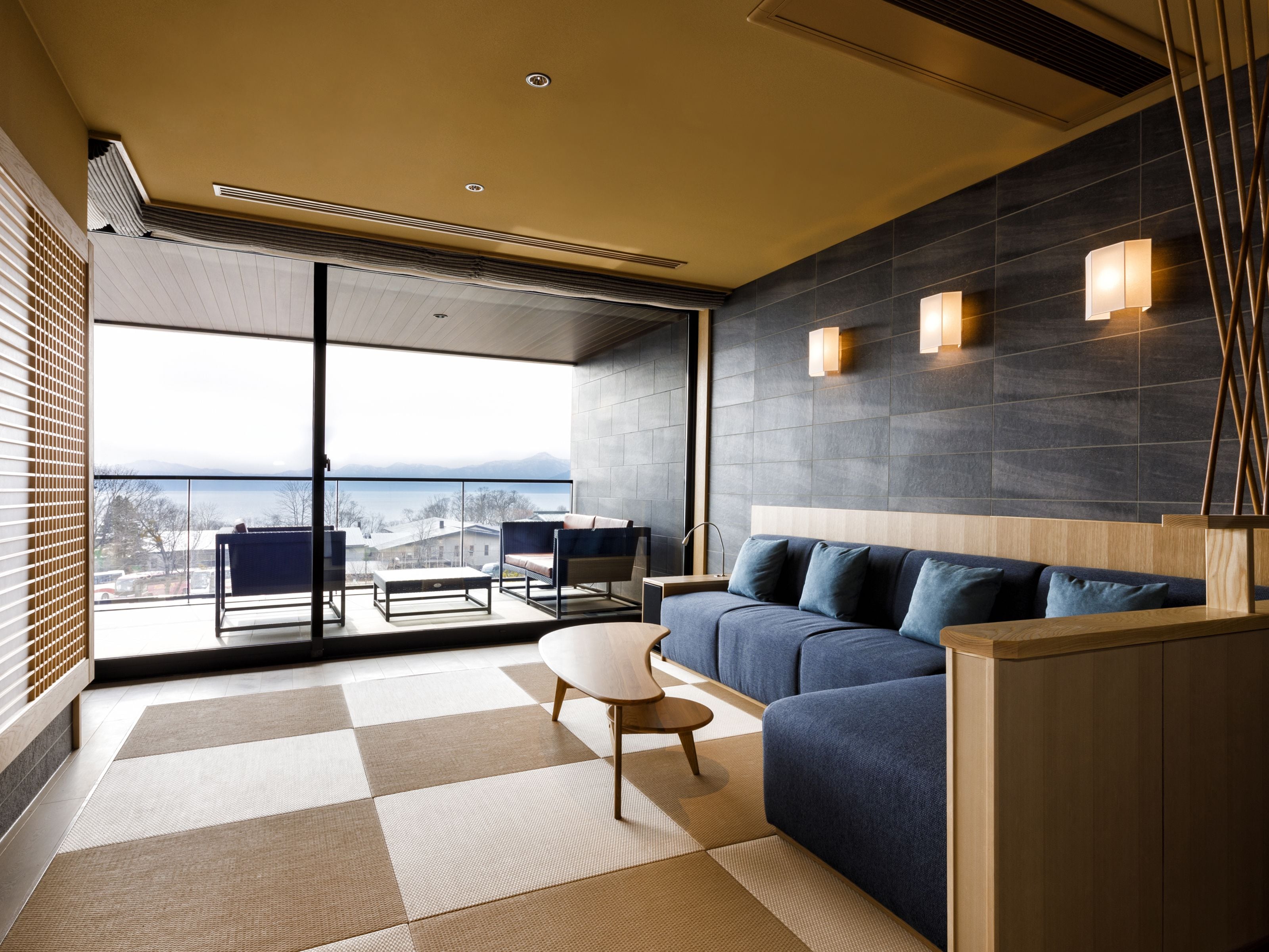 客房內保險箱、書桌、免費無線上網、床單