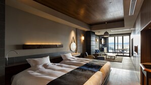 ห้องสวีท (Sky Resort, High Floor) | ตู้นิรภัยในห้องพัก, โต๊ะทำงาน, Wi-Fi ฟรี, ผ้าปูที่นอน