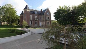 Front of property - Les Tourelles de Thun (Meulan-en-Yvelines)