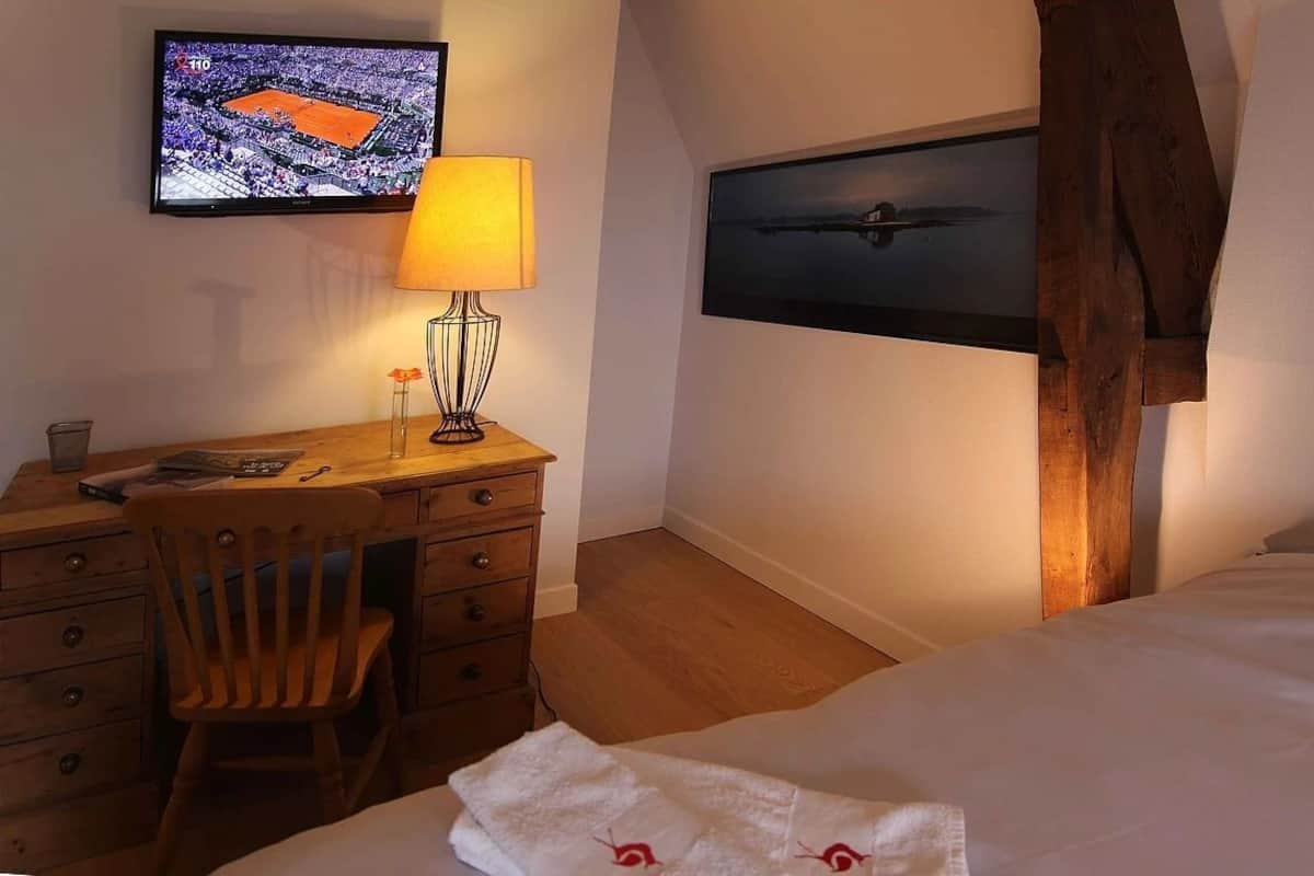 Room, 1 King Bed, Non Smoking (Hector) | Premium bedding, individually decorated, individually furnished, desk