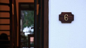 A wooden house number plaque on a white wall. - Karaburun Mimoza Apart Hotel (Karaburun)