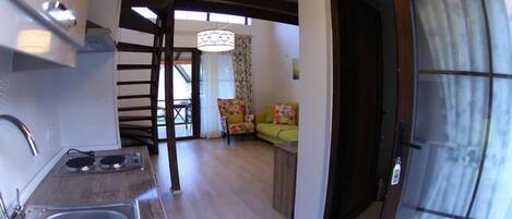 Standard Room | Private kitchenette | Fridge