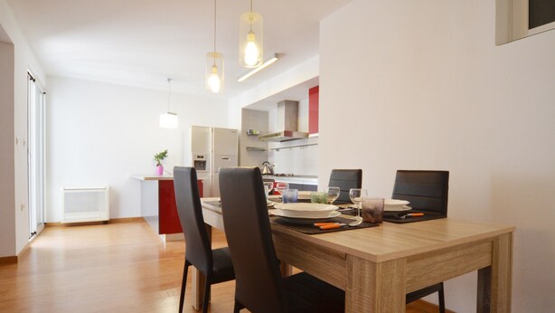 Apartment | Makan dalam bilik