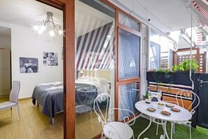 Minibar, in-room safe, desk, blackout curtains - B&B Sorrento Queen (Sorrento)