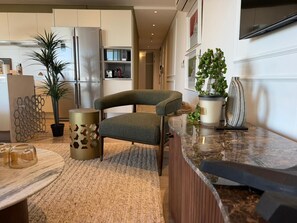 Premier Apartment | Living area - Warwick 501 (Cape Town)