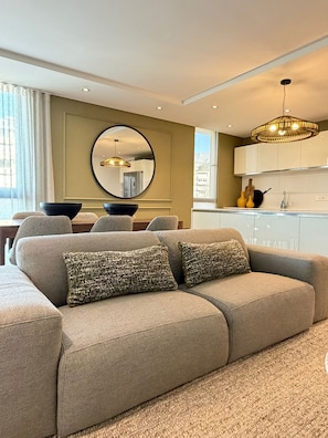 Premier Apartment | Living area - Warwick 501 (Cape Town)