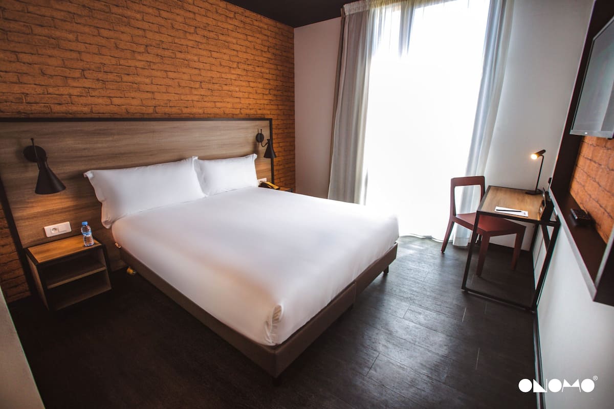 Superior kamer, 1 kingsize bed | Luxe beddengoed, een kluis op de kamer, een bureau, een laptopwerkplek