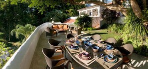 Outdoor dining - Villa Elsewhere (Holetown)