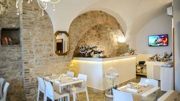 Frukostbuffé varje dag (EUR 15 per person)