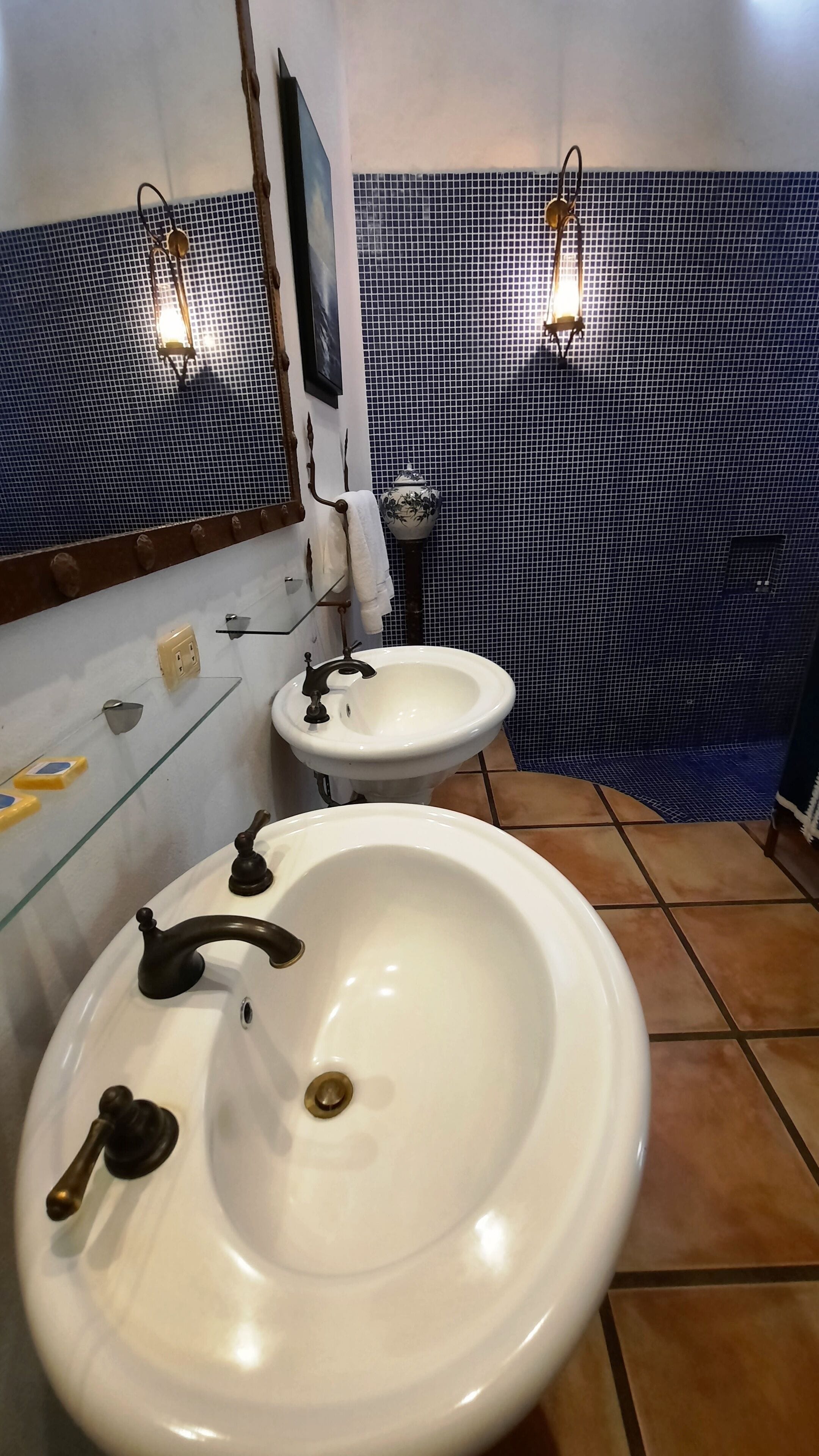 deluxe suite, 1 king bed, accessible, non smoking | rollaway beds, free wifi, bed sheets