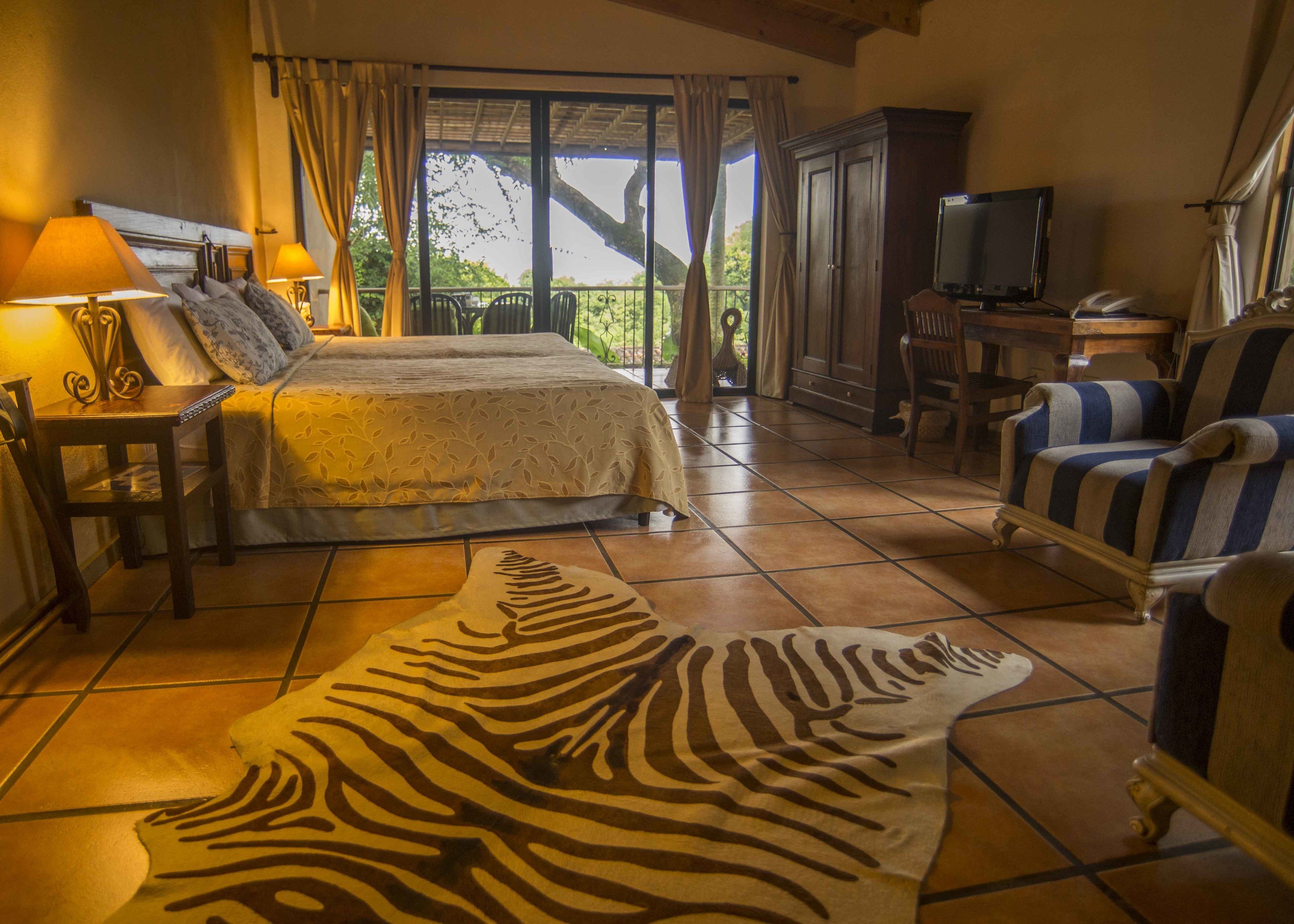 Panoramic Apartment, 1 King Bed, Accessible, Lake View | Rollaway beds, free WiFi, bed sheets