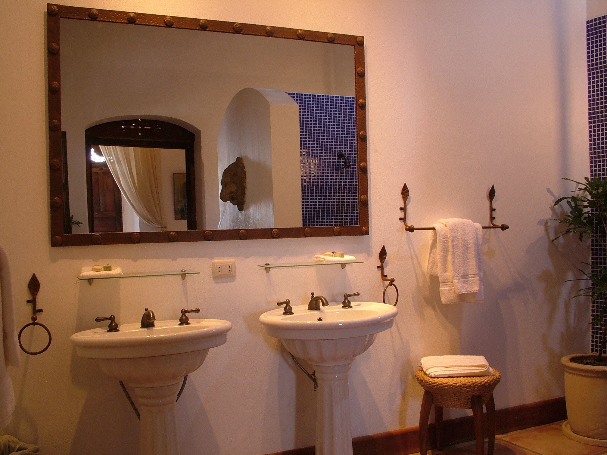 deluxe suite, 1 king bed, accessible, non smoking | rollaway beds, free wifi, bed sheets